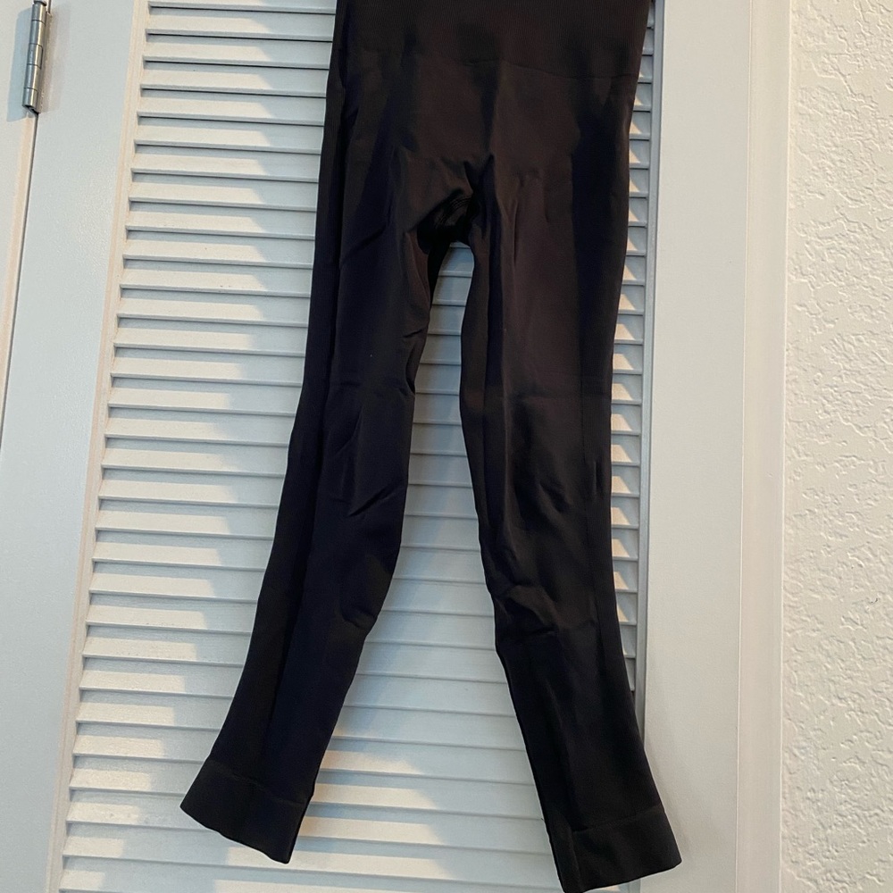 Lululemon Seamless Black Full Length Leggings. Size 2/4